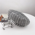 Berretto classico da donna a quadretti pied-de-poule bianco e nero con etichetta Mniya - Regolabile M (56-58cm) / Nero