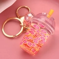 Llavero creativo de arena movediza de frutas con taza de bebida rosa y cierre dorado - Rosa