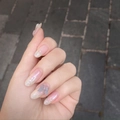 Unghie finte a mandorla glitter rosa con farfalla 3D e sfumatura argento elegante - Farfalla Blu Sfumata Rosa (JP744)