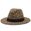 Cappello Fedora classico con stampa leopardata e nastro nero su sfondo bianco - Arancione Chiaro