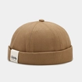 Detailansicht der Khaki-Seemannsmütze mit Stoffstruktur und gewebtem Vintage-Etikett - Verstellbar / Khaki
