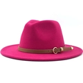 Detailansicht des rosaroten Filzhuts mit braunem Lederband und goldener Metallschnalle - M (56-58cm) / Fuchsia