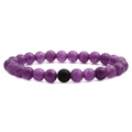 Bracciale di perle in ametista viola e pietra nera opaca su uno sfondo bianco - Pietra di Ametista con Singola Perla Opaca