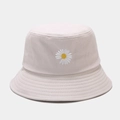 Détail de la broderie marguerite et des coutures renforcées sur le chapeau bob beige - M (56-58cm) / Beige