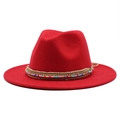 Detail eines roten Fedora-Hutes mit böhmischem Hutband mit bunten Perlen und Schnur - M (55-58cm) / Rot