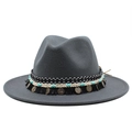 Cappello fedora in lana grigia con nastro etnico, perline e monete vintage - grigio scuro