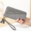 Portafoglio lungo grigio scuro da donna con glitter argento e ciondolo con nappa - Grigio