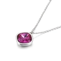 Collar de plata con colgante de gema rojo rosa de corte cojín sobre fondo blanco - Burdeos