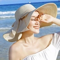 Close-up of beige straw beach hat with a large bow detail and wide sun-protective brim - M (56-58cm) / Beige