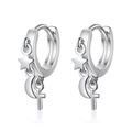 Boucles d'oreilles créoles S925 en argent avec breloques étoile lune et croix sur blanc - Argenté