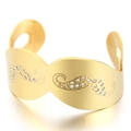 Goldenes Wellen-Armband aus poliertem Edelstahl mit funkelnden Strasssteinen besetzt - Gold Strass Wellenstil (KB151277-KC)