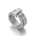 Anillo de plata de cinco bandas con un eslabón rectangular con pavé de circonitas - US 6 / Color Acero (KR36005-K)