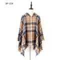 Poncho con cappuccio a quadri blu e gialli con frange in un classico motivo scozzese - Quadri giallo zenzero