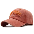 Détail de la broderie New York sur une casquette de baseball en coton lavé vintage - Orange