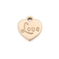 Colgante de corazón en oro pulido con grabado Love de acero inoxidable para joyería - LOVE Engraved Style / Dorado (KLJ103-Z)