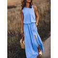 Detail van blauwe mouwloze maxi-jurk met zijsplit in casual zomerse vakantiestijl - S / Dresses / Hemelsblauw