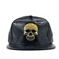 Schwarze Kappe aus Krokodilleder mit goldenem 3D-Totenkopf und Nietenverzierung - Verstellbar / Schwarz