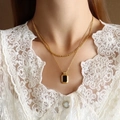 Collana a doppio strato in acciaio inossidabile placcato oro con ciondolo rettangolare nero - Doppio Strato Grande (P1015) / Oro