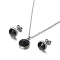 Set di gioielli con collana con pendente in zircone nero e orecchini su sfondo bianco - Pietra Preziosa Tonda Nera (KS115009-Z)