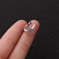 Orecchino a clip a stella in argento con zirconi luccicanti indossato sulla mano - 5# Forma di Stella