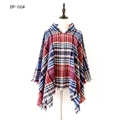 Poncho con cappuccio da donna a quadri rosso, blu e bianco con dettagli a frange - Quadri rossi