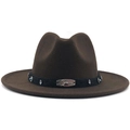 Détail d'un chapeau en laine marron avec plaque en métal scorpion et perle turquoise - Café