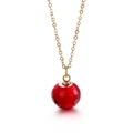 Gefacetteerde rode kristallen hanger aan een fijne gouden titanium stalen damesketting - Rood (KN88994-K)