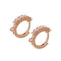 Detalle de pendientes de aro en oro rosa con circonitas y ganchos para colgantes DIY - Oro rosa