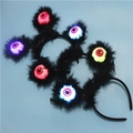 Cerchietto di Halloween con quattro bulbi oculari luminosi e piume nere per le feste - Bulbo Oculare in Peluche Luminoso