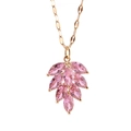 Elegante collana in acciaio al titanio dorato con ciondolo a foglia d'acero in gemma rosa - Catena d'Oro Pendente Rosa