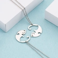 Collares de gato entrelazados en acero inoxidable plateado con fondo azul - Color Acero (KN90119-Z)