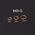 Detaillierter Vergleich von 6mm, 8mm und 10mm goldene Zirkon-Ohrringe auf schwarzem Grund - 6mm / Gold