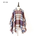 Geruite poncho met capuchon in paars en blauw ruitpatroon en stijlvolle franjes - Paars ruitje