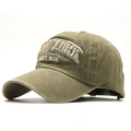Détail de la broderie NEW YORK sur une casquette vintage en coton vert armée - Kaki