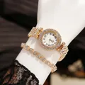 Set orologio da donna dorato e bracciale con strass e numeri romani al polso - Orologio E Braccialetto / Oro rosa