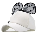 Dettaglio cappello bianco con grande fiocco in rete nera e decorazioni di perle - Standard / Bianco