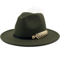 Close-up of golden metal feather ornament on dark green wool felt fedora hat band - M (56-58cm) / Green