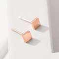 Detalle de los pendientes cuadrados de acero inoxidable 316L en oro rosa - Oro rosa