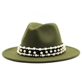 Détail d'un chapeau fedora en laine olive avec ruban noir et perles élégantes - Vert Armée