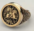 Anello sigillo vintage color oro con rilievo di San Giorgio che uccide il drago e nodi - US 6 / Oro