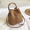 Vintage Stroh-Eimertasche mit Bambusgriff und Kordelzugverschluss für Sommer-Look - Braun