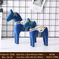 Set de caballos de Dala en madera azul con patrones tradicionales para decoración de casa - Un Par De Caballos De Madera Azules.