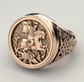 Anello a sigillo in oro rosa con rilievo San Giorgio e il Drago e nodi celtici - US 6 / Oro rosa
