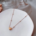 Collana con ciondolo a cuore in oro rosa con catena a sfere su vassoio in ceramica - Collana Cuore (8481) / Oro rosa