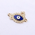 Detailansicht der vergoldeten Evil Eye Schmuckverbinder mit blauem Emaille und Zirkonia - Blau Gold Böser Blick