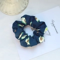 Chouchou en tissu bleu marine avec motifs d'avocat mignons sur carte de support - Bleu marine