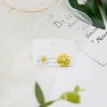 Asymmetric daisy floral 925 silver needle earrings in yellow and white minimalist style - White and Yellow