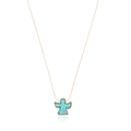 Primer plano del collar de oro rosa con colgante de ángel en opale azul y fondo blanco - Azul claro