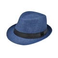 Detailopname van een klassieke blauwe strohoed voor heren met zwarte band voor de zomerzon - Volwassene 56-60cm / Marineblauw