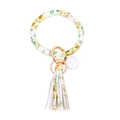 Detail van een leren kwastje sleutelhanger met bloemenprint en gouden metalen ring - Wit Geel Bloemenpatroon